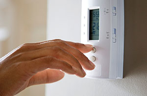 Hand adjusting thermostat